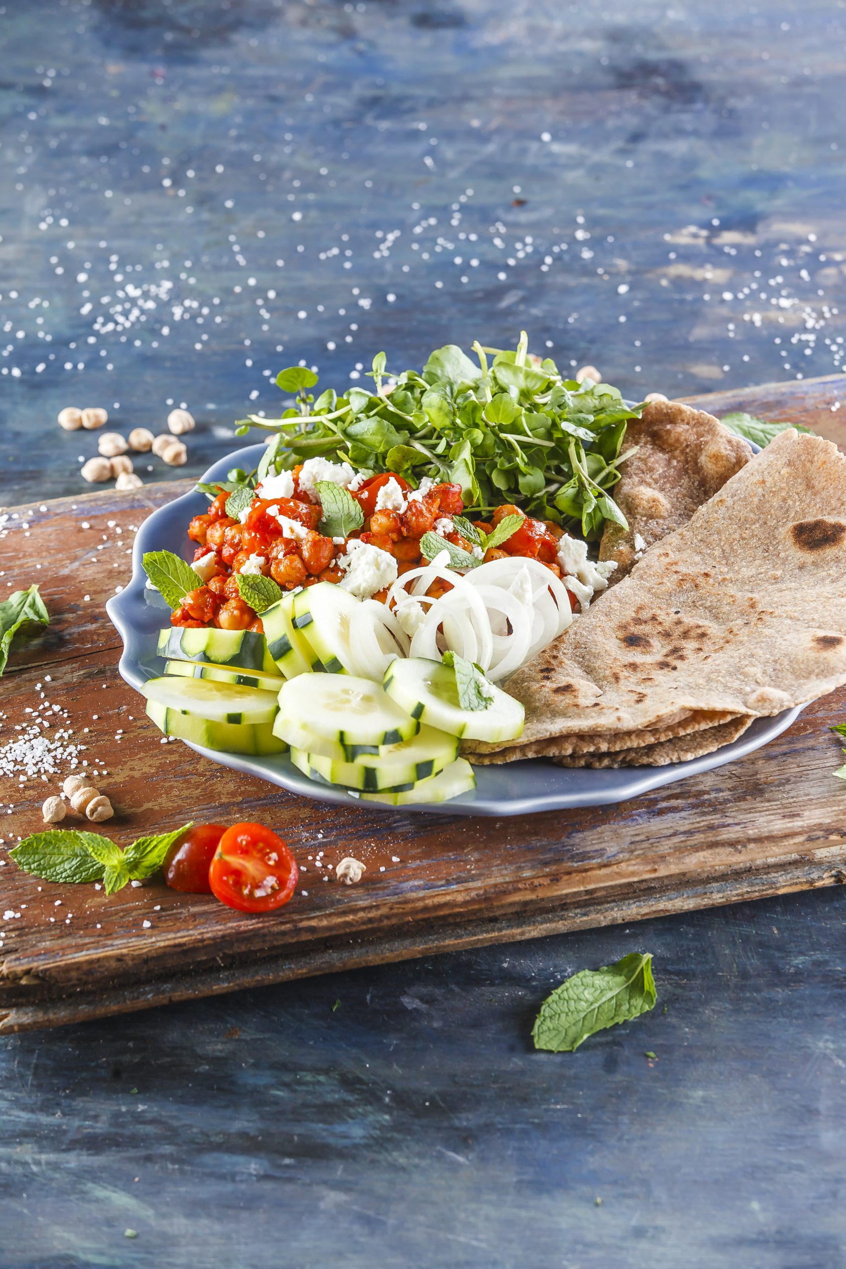 Pão ázimo com grão e molho de tomate - Revista Veggie