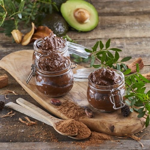Mousse de chocolate com abacate e leite de coco