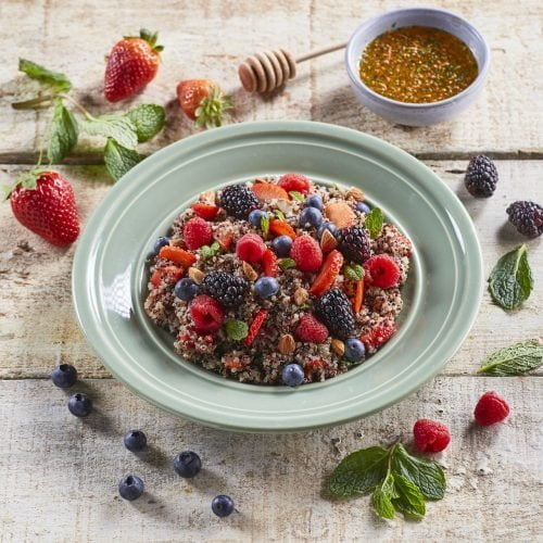Salada de quinoa com frutos vermelhos